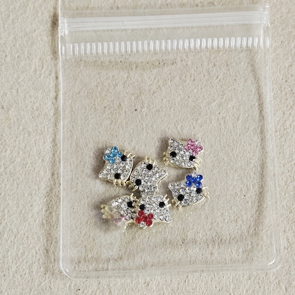 NWT 6pcs HELLO KITTY HEADS GOLD BLING NAIL ART CHARMS! - Picture 7 of 10